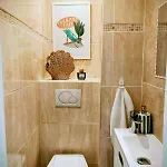 Modern Gem 200m From Beaches With Balcony, Ac And Tram Appartement *