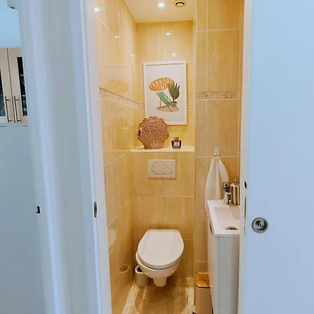 Modern Gem 200m From Beaches With Balcony, Ac And Tram דירה ניס