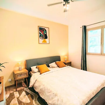 Modern Gem 200m From Beaches With Balcony, Ac And Tram דירה *